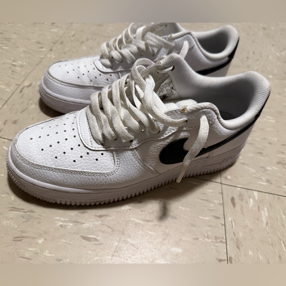 Nike Uptown white and black Men’s size 8.5
